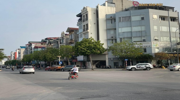 bán nhà mặt phố Nguyễn Văn Cừ, 75m x 8 tầng, thang máy, dòng tiền 850tr/năm